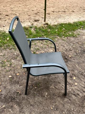 Comfortabele terrasstoel beschikbaar voor biedingen