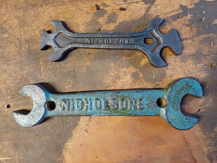 Antieke Nicholsons Sleutels - Set van 2, Antiek en Kunst, Antiek | Gereedschap en Instrumenten, Ophalen of Verzenden