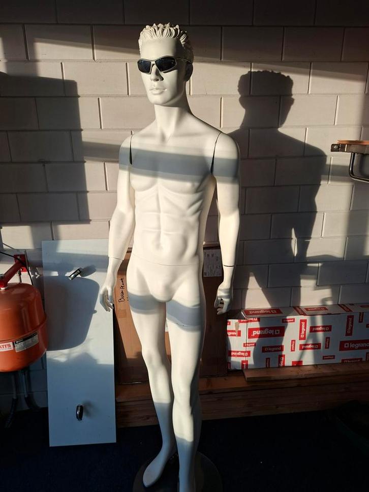 Etalagepop mannenmodel op voet., Hobby en Vrije tijd, Kostuums, Theaterbenodigdheden en LARP, Ophalen