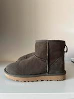 Ugg classic mini olijfgroen maat 37, Kleding | Dames, Schoenen, UGG, Snowboots, Ophalen of Verzenden, Zo goed als nieuw