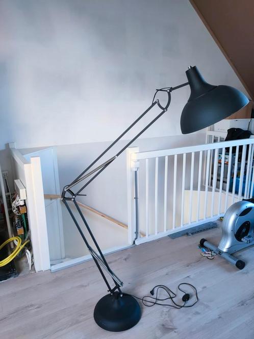 Mat zwarte vloerlamp/staande lamp, Huis en Inrichting, Lampen | Vloerlampen, Zo goed als nieuw, Ophalen