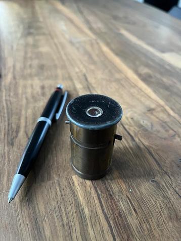 kleine veldmicroscoop, oud beschikbaar voor biedingen