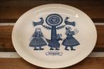 Royal Sphinx porseleinen klederdracht bordje Marken 45322, Gebruikt, Ophalen of Verzenden, Bord(en), Overige stijlen