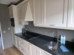 Moderne brocante witte keuken met granieten bladGEDEMONTEERD, Huis en Inrichting, Keuken | Complete keukens, Wit, Graniet of Steen