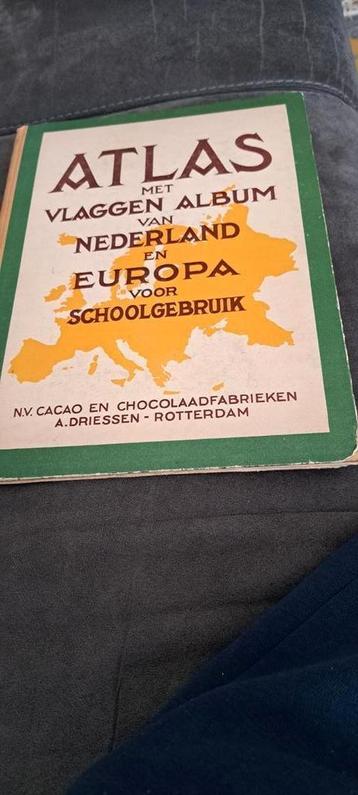 Atlas vlaggen album beschikbaar voor biedingen