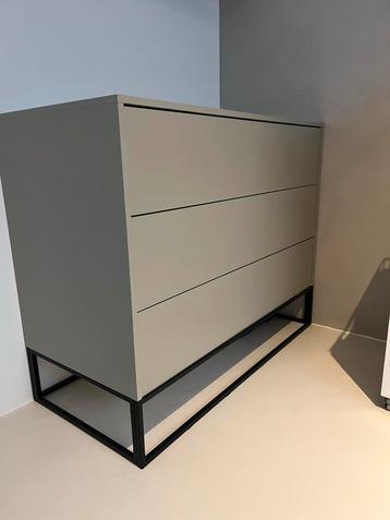 Moderne commode - warm grijs - veel ruimte