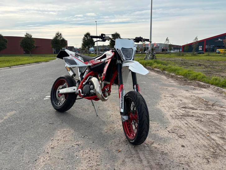 Husqvarna 125 A1 WRE 2takt supermoto, Fietsen en Brommers, Brommers | Derbi, Zo goed als nieuw, Maximaal 25 km/u, Ophalen of Verzenden