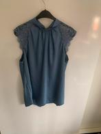 Blauwe blouse met kant en strik, maat M, Kleding | Dames, Ophalen of Verzenden, Zo goed als nieuw, Maat 38/40 (M), Blauw