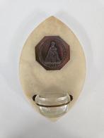 Notre Dame De Hal Priez Pour Nous wijwaterbak, 19e eeuw, Antiek en Kunst, Antiek | Religie, Ophalen of Verzenden