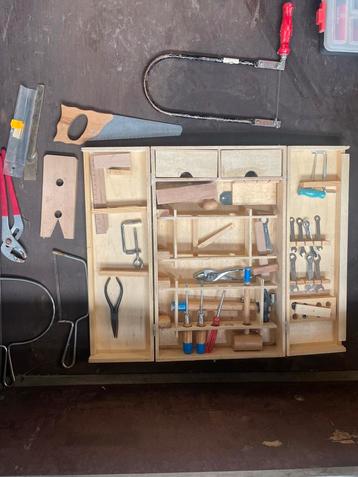 Kinder gereedschap beschikbaar voor biedingen