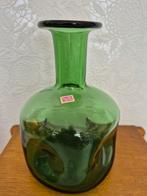 Vintage smaragd groene Italiaanse design  fles, Antiek en Kunst, Antiek | Glas en Kristal, Ophalen of Verzenden