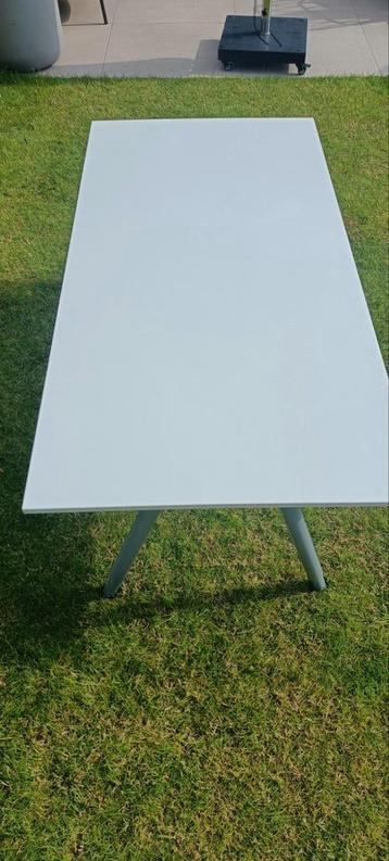 Gratis Ikea buro 160x80 in hoogte verstelbaar