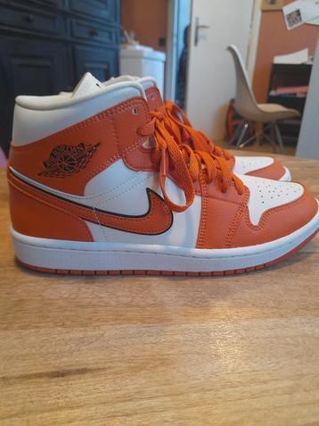 Nike Jordan schoenen oranje wit maat 40