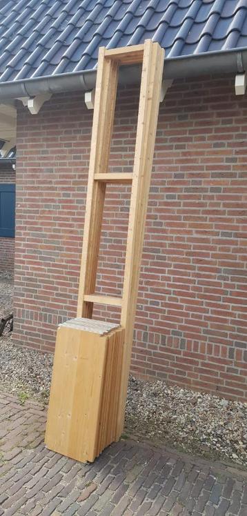 Zeer nette Lundia houten stelling legbordstelling opbergkast beschikbaar voor biedingen