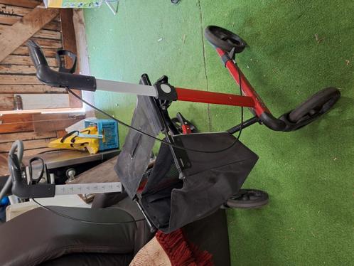 Rollator Type SERVER rood, Diversen, Rollators, Zo goed als nieuw, Lichtgewicht, Opvouwbaar, Ophalen
