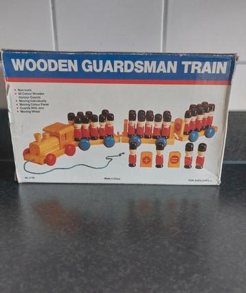 Vintage Houten Speelgoed Trein met Quardsman en Woorden beschikbaar voor biedingen