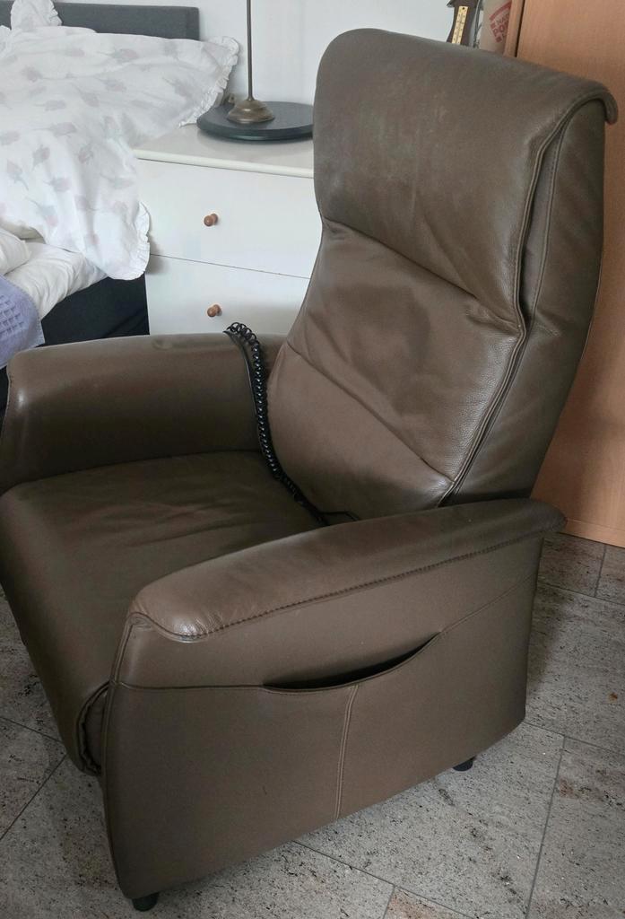 Schitterende mooie bruin leren, sta-op stoel., Huis en Inrichting, Fauteuils, Gebruikt, 50 tot 75 cm, 75 tot 100 cm, Ophalen