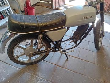 Zundapp KS 125/KS 175 frame met veel onderdelen beschikbaar voor biedingen