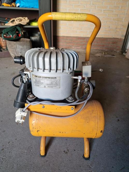 Jun air compressor, Doe-het-zelf en Verbouw, Compressors, Gebruikt, 6 tot 10 bar, Minder dan 25 liter, Minder dan 200 liter/min