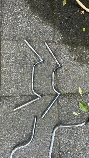 Diverse bromfiets sturen beschikbaar voor biedingen