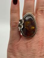 B111 Prachtige zilveren ring donkere barnsteen maat 17,5, Ophalen of Verzenden, X, Met edelsteen, Dame