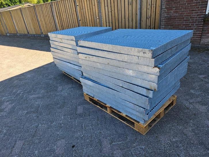 13 zware gegalvaniseerde roosters, Voor bv spuitplaats, Doe-het-zelf en Verbouw, IJzerwaren en Bevestigingsmiddelen, Nieuw, 250 mm of meer