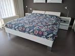bed, 180x200 cm, crème, Ophalen, Gebruikt, Modern, past in een "strak"/design interieur, Tweepersoons