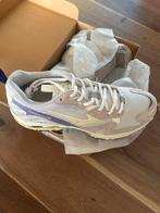 Mizuno sneaker beige/paarse sneaker, Beige, Nieuw, Ophalen of Verzenden, Sneakers of Gympen