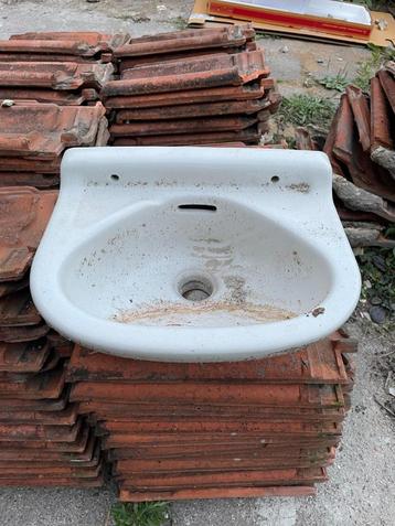 Wastafel  voor  wc  gratis beschikbaar voor biedingen
