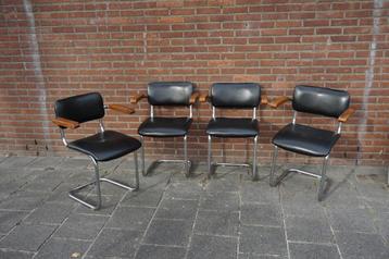 Vintage buisframe slede armstoelen Thonet beschikbaar voor biedingen