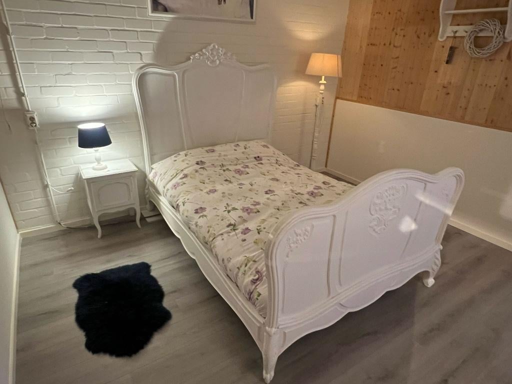 Brocant tweepersoonsbed inclusief matras, Ophalen, 140 cm, Zo goed als nieuw, Twijfelaar