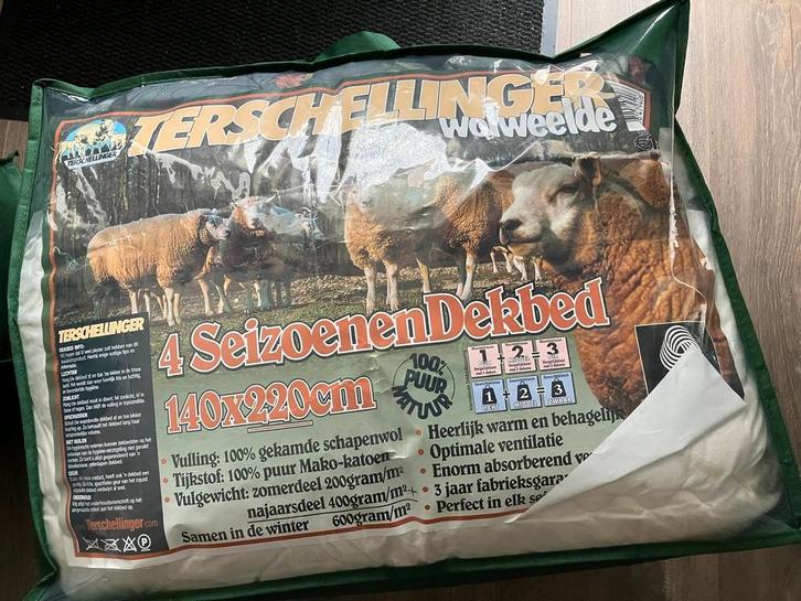Twee wollen dekbedden, Huis en Inrichting, Woonaccessoires | Overige, Zo goed als nieuw, Ophalen
