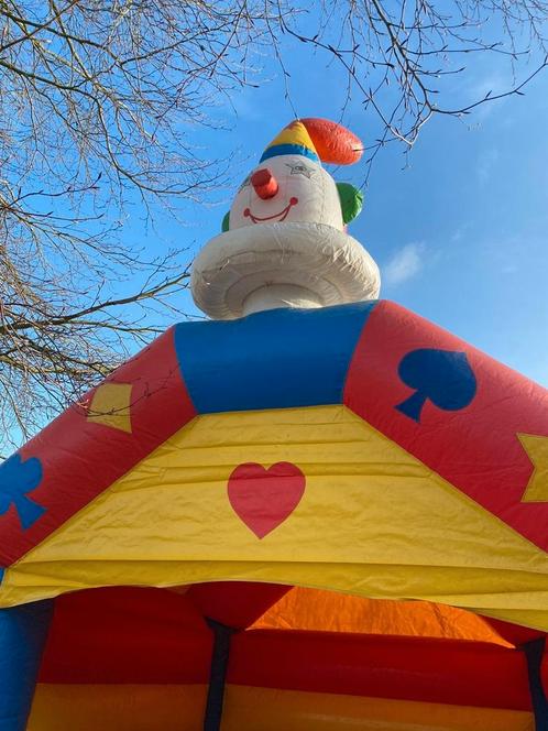 Te huur: Springkussen Pipo, Hobby en Vrije tijd, Feestartikelen | Verhuur, Zo goed als nieuw, Overige, Ophalen of Verzenden