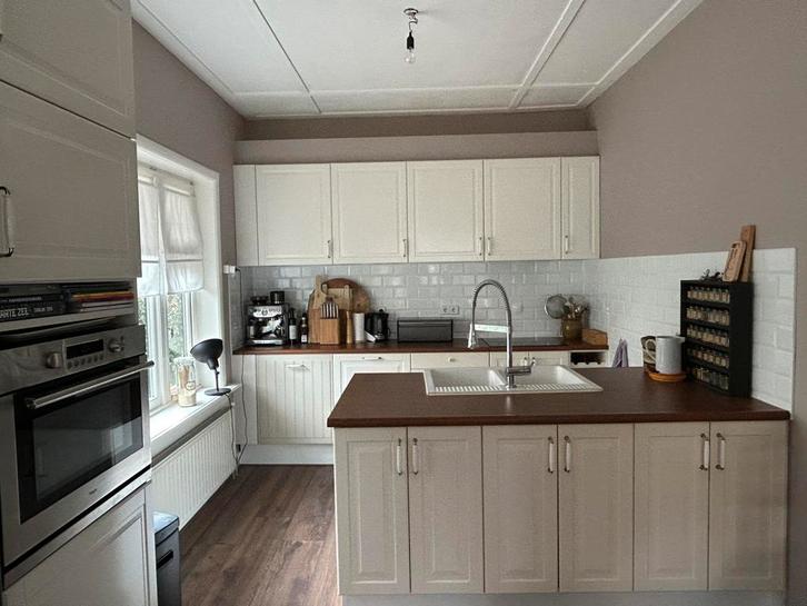 Tijdloze keuken compleet inclusief inbouwapparatuur, Huis en Inrichting, Keuken | Complete keukens, Gebruikt, Crème, Kunststof