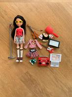 Moxie Girlz - More 2 Me Rock Star to School Lexa | Vintage, Ophalen of Verzenden, Zo goed als nieuw, Fashion Doll