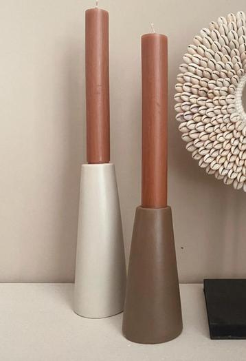 Twee kandelaars kandelaren bruin beige nieuw kaarsenhouder beschikbaar voor biedingen