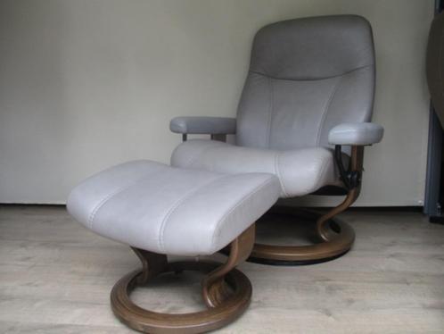 NIEUWSTAAT Stressless Consul grijs leder met hocker Large, Huis en Inrichting, Fauteuils, Zo goed als nieuw, Hout, Leer, Metaal