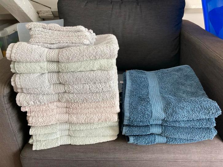 HEMA Handdoeken Set - 16 stuks, Huis en Inrichting, Badkamer | Badtextiel en Accessoires, Gebruikt, Handdoek, Overige kleuren