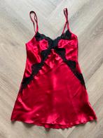 Hunkemöller pyjama satijnen nachtjurk rood/zwart maat S, Kleding | Dames, Pyjama's, Hunkemöller, Ophalen of Verzenden, Gedragen