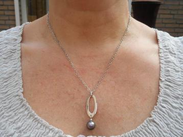 Zilveren ketting met hanger met parel nr.406 beschikbaar voor biedingen