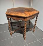 Engelse bijzettafel met getorste poten, Ophalen