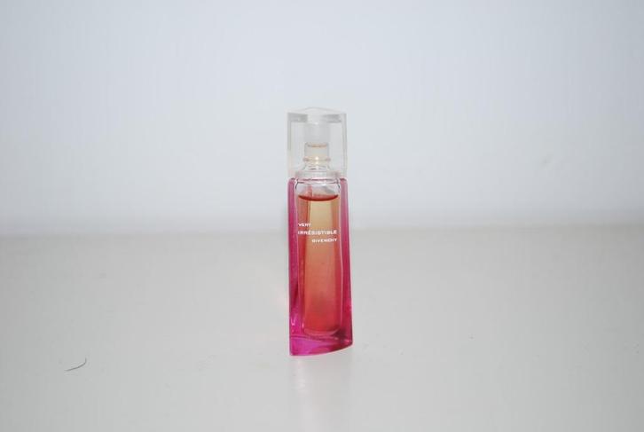 Miniatuur Very Irresistible, Verzamelen, Parfumverzamelingen, Zo goed als nieuw, Miniatuur, Gevuld, Ophalen of Verzenden