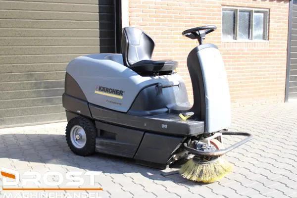 Kärcher KM100/100 veegmachine elektrische met maar 585 uur, Zakelijke goederen, Machines en Bouw | Onderhoud en Reiniging