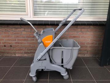 Schoonmaak trolley beschikbaar voor biedingen