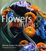 Flowers In Tears - Moniek Berghe / 9789058562685, Ophalen of Verzenden, Zo goed als nieuw, Overige onderwerpen, Moniek Berghe