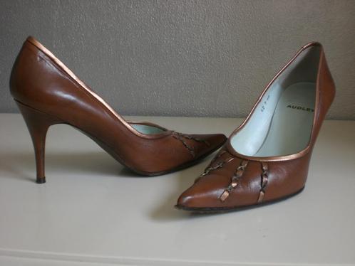 AUDLEY puntige pumps nude met brons maat 40, Kleding | Dames, Schoenen, Zo goed als nieuw, Pumps, Bruin, Verzenden