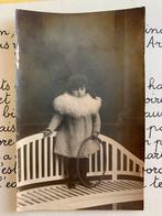 Oude foto - Fotokaart - Meisje met hoepel (PP), Gebruikt, Foto, Ophalen of Verzenden, Voor 1940