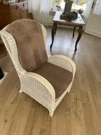 Witte rotan stoel, Huis en Inrichting, Stoelen, Ophalen, Gebruikt, Wit, Riet of Rotan