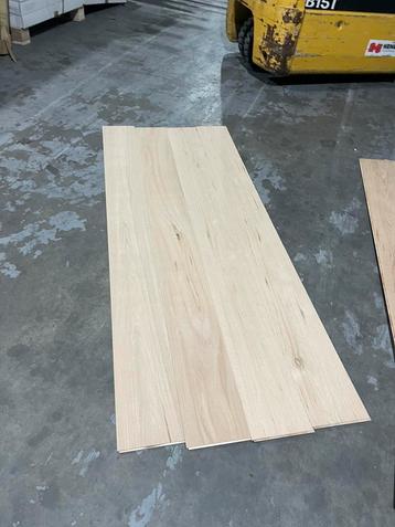 Eiken dakbeschot 200m2 beschikbaar multiplank eiken beschikbaar voor biedingen