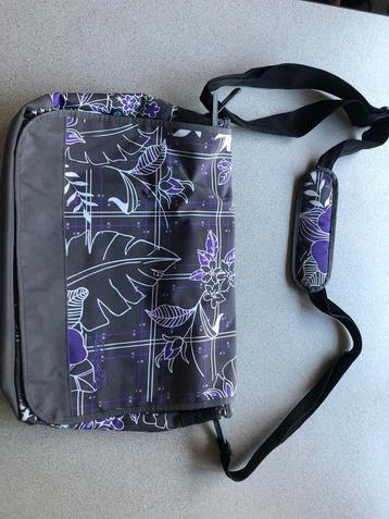 Laptop 40x28 cm met verstebare schouderband beschikbaar voor biedingen